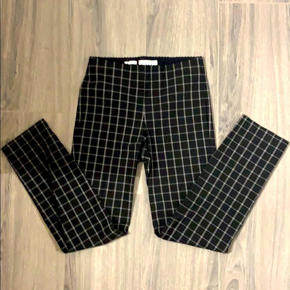 Ladies Black /white plaid skinny ankle pants